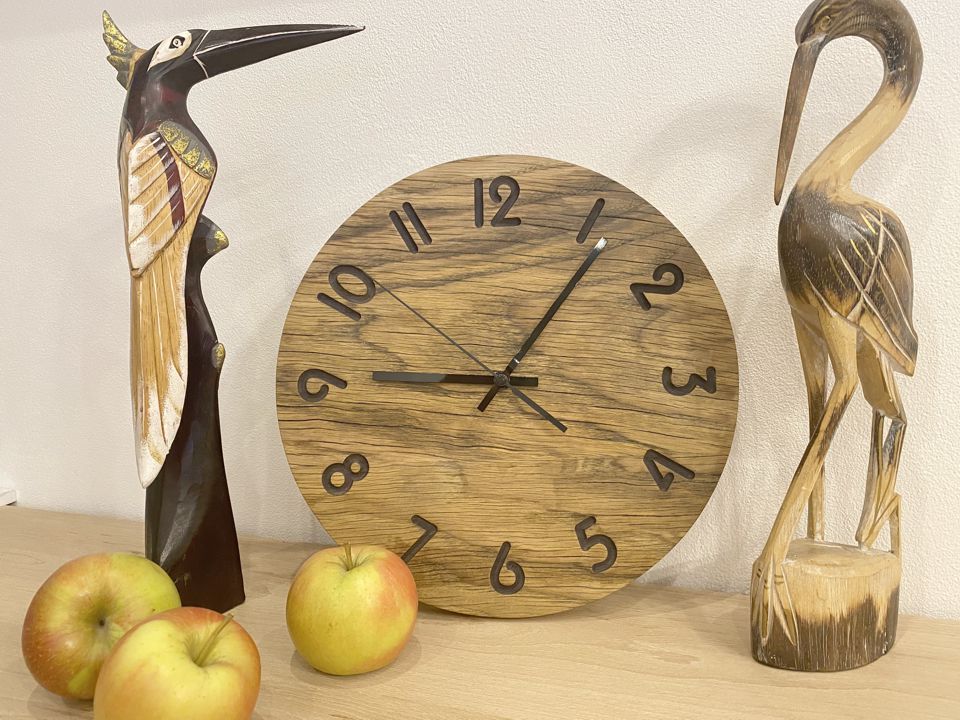Zegar ze starego dębu, czarne cyfry, średnica 32 cm - obrazek 7